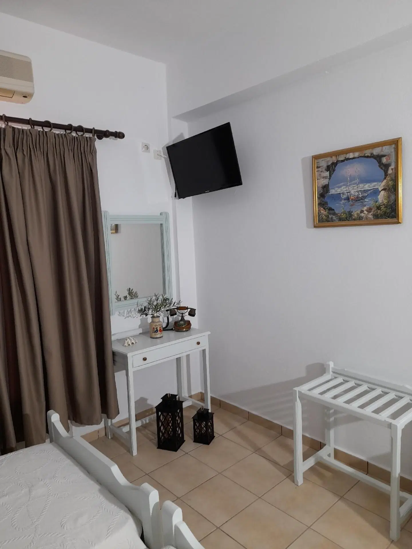 Elia ROOM_EXAMPLE