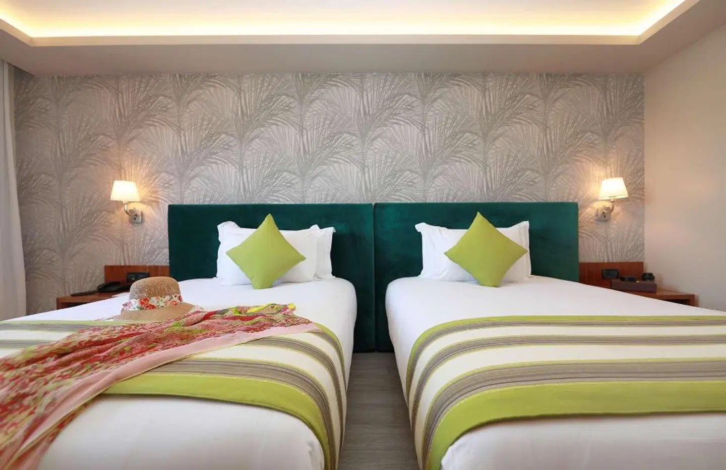 Kenzi Rose Garden ROOM_EXAMPLE