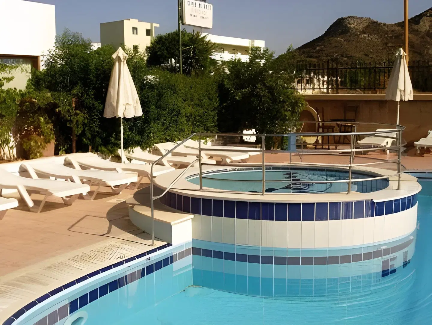 Elarin Studios & Apartments OUTDOOR_POOL