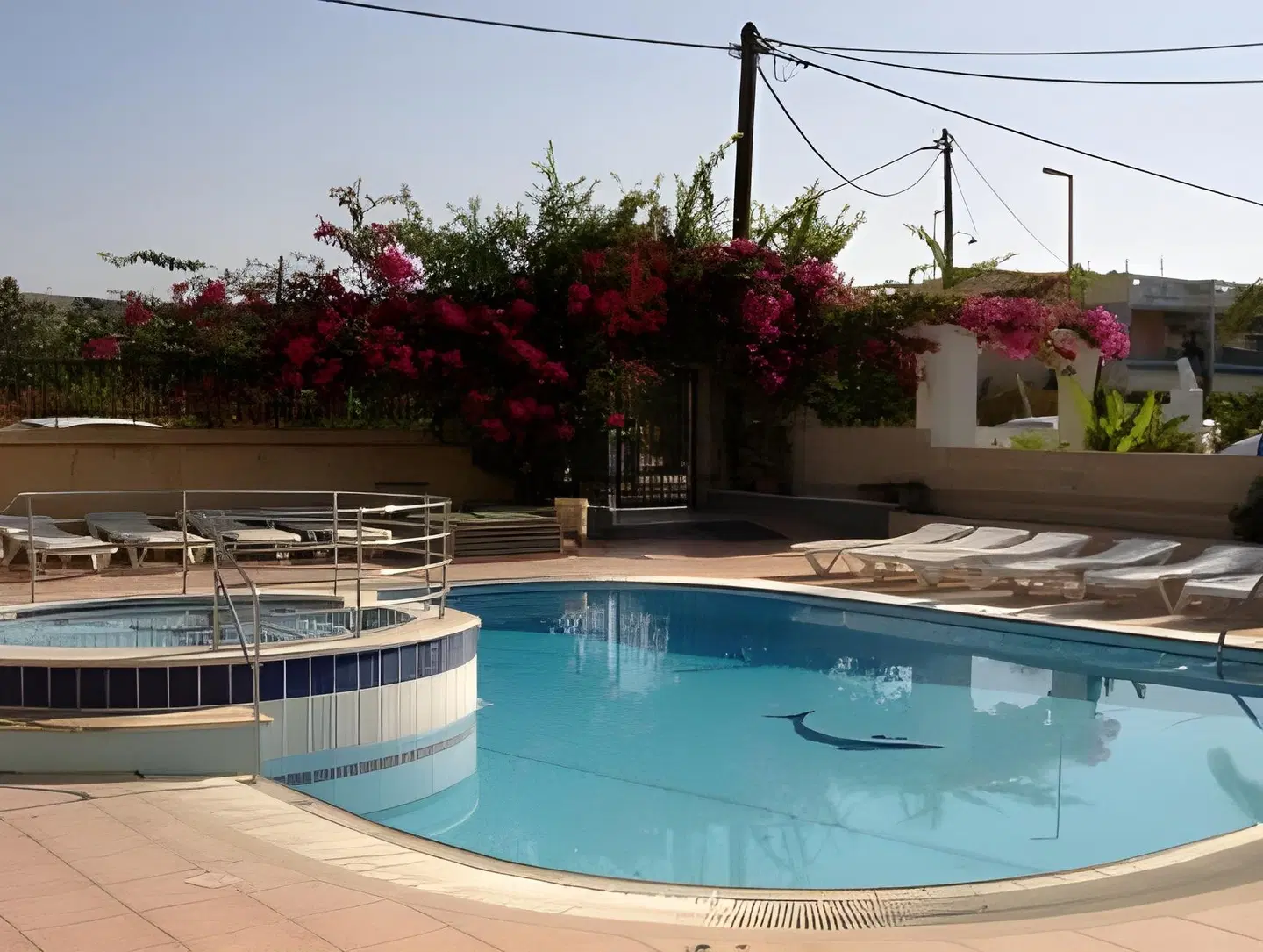 Elarin Studios & Apartments OUTDOOR_POOL