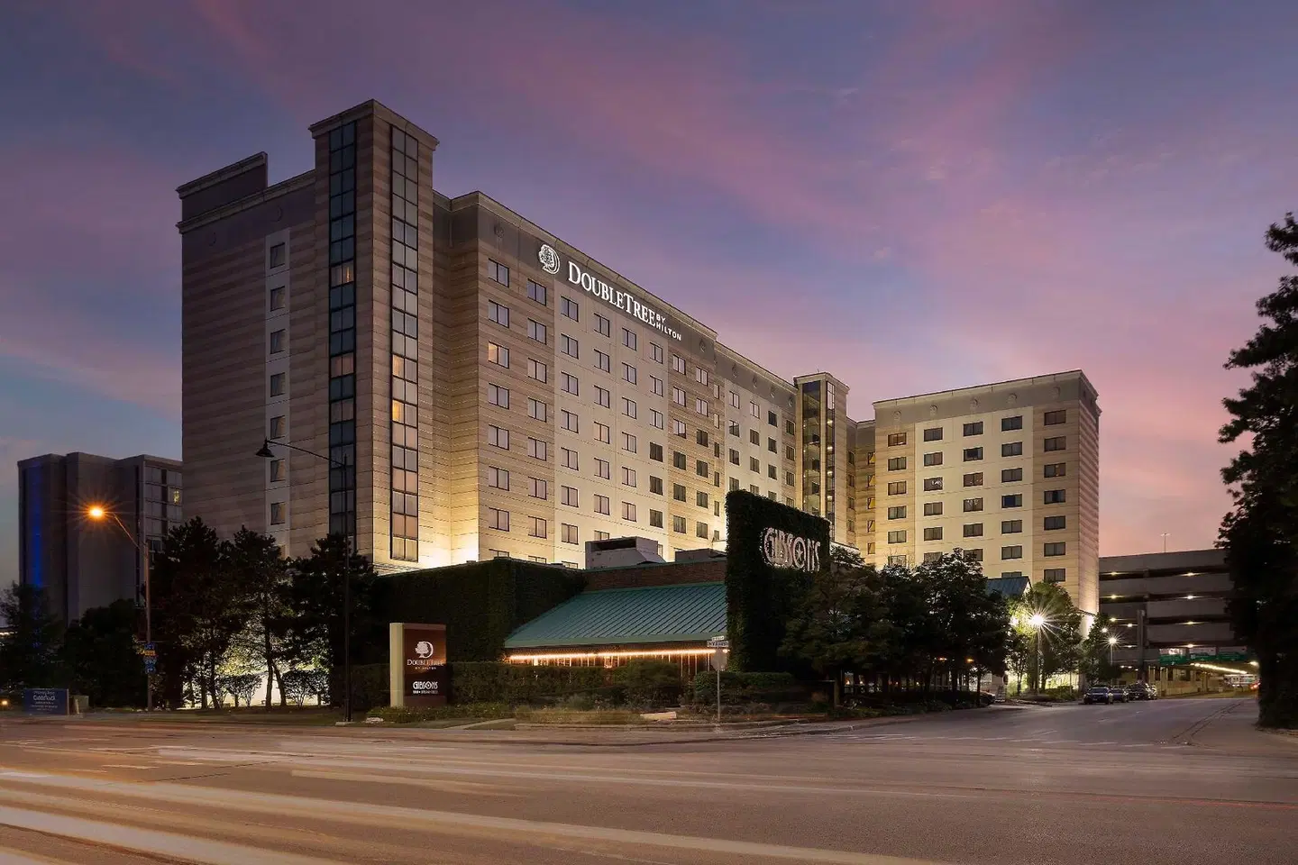 DoubleTree by Hilton Chicago O'Hare Airport Rosemont EXTERIOR