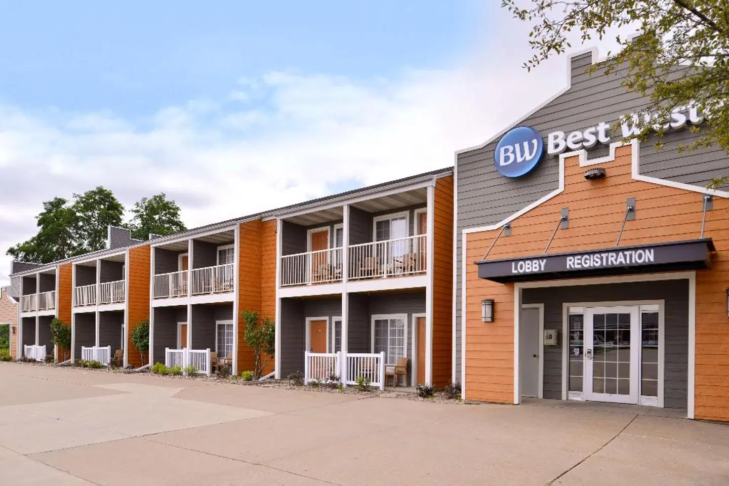 Best Western Designer Inn and Suites EXTERIOR