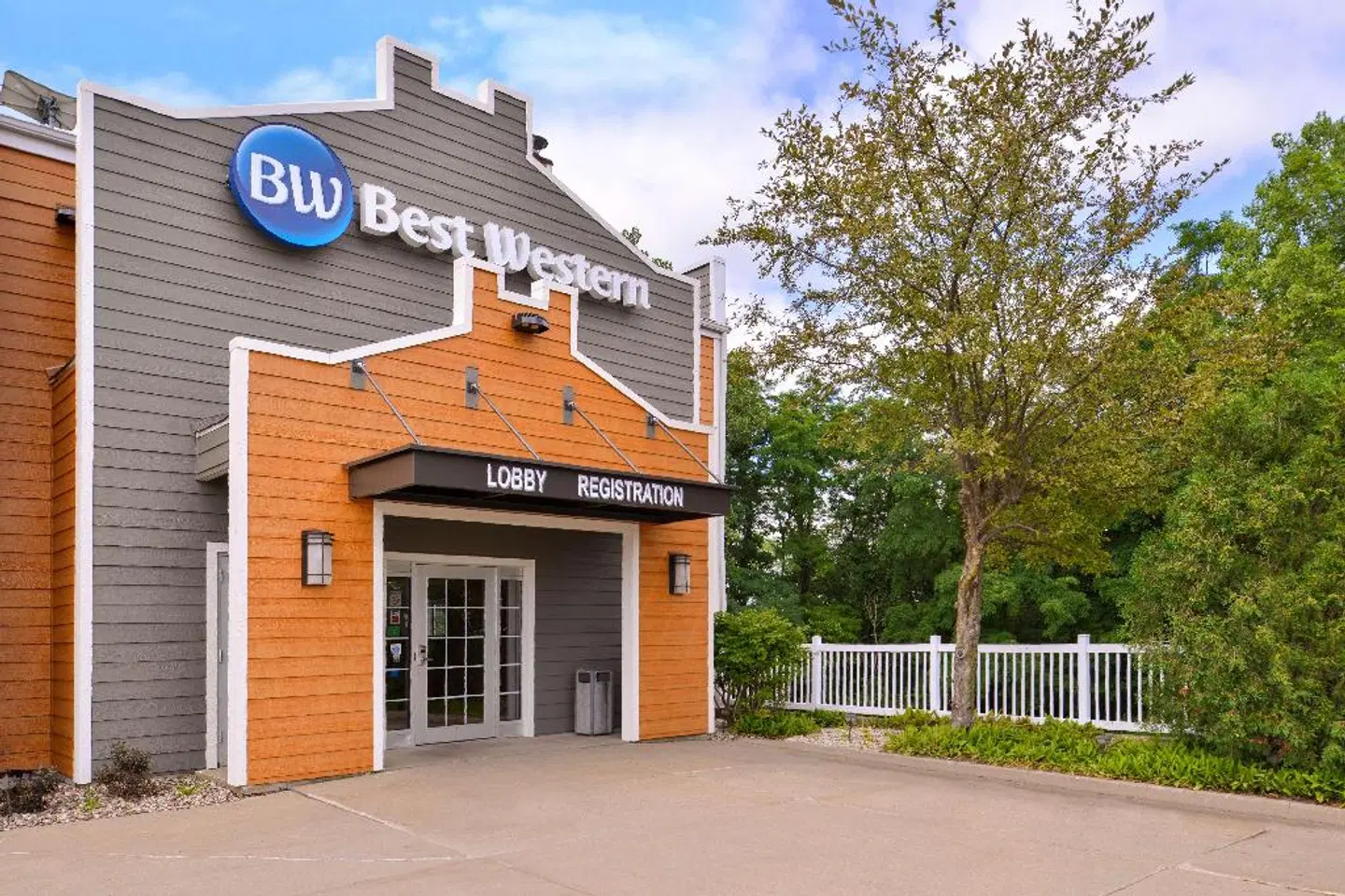 Best Western Designer Inn and Suites EXTERIOR