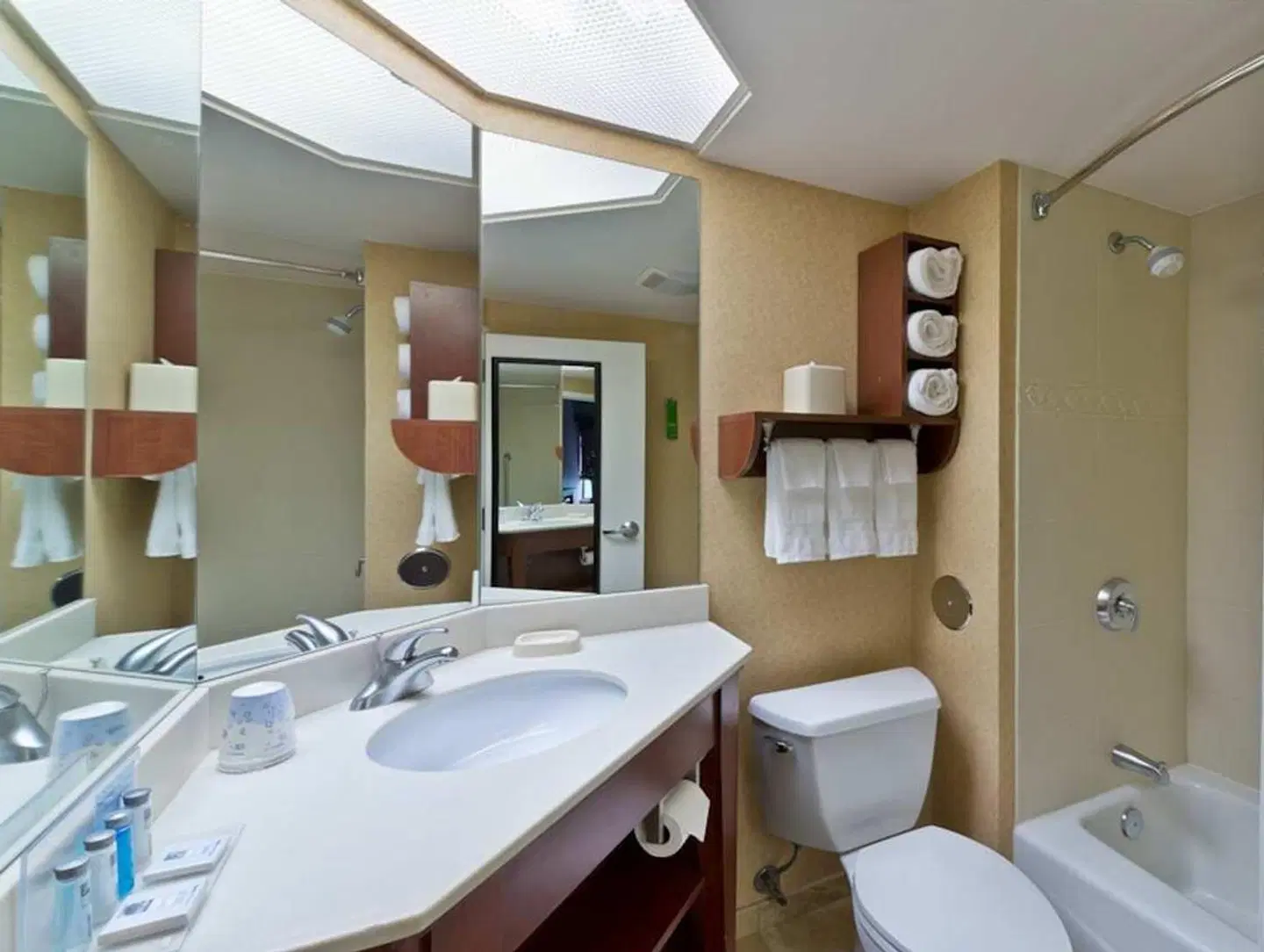 Hampton Inn Rockford Badezimmer