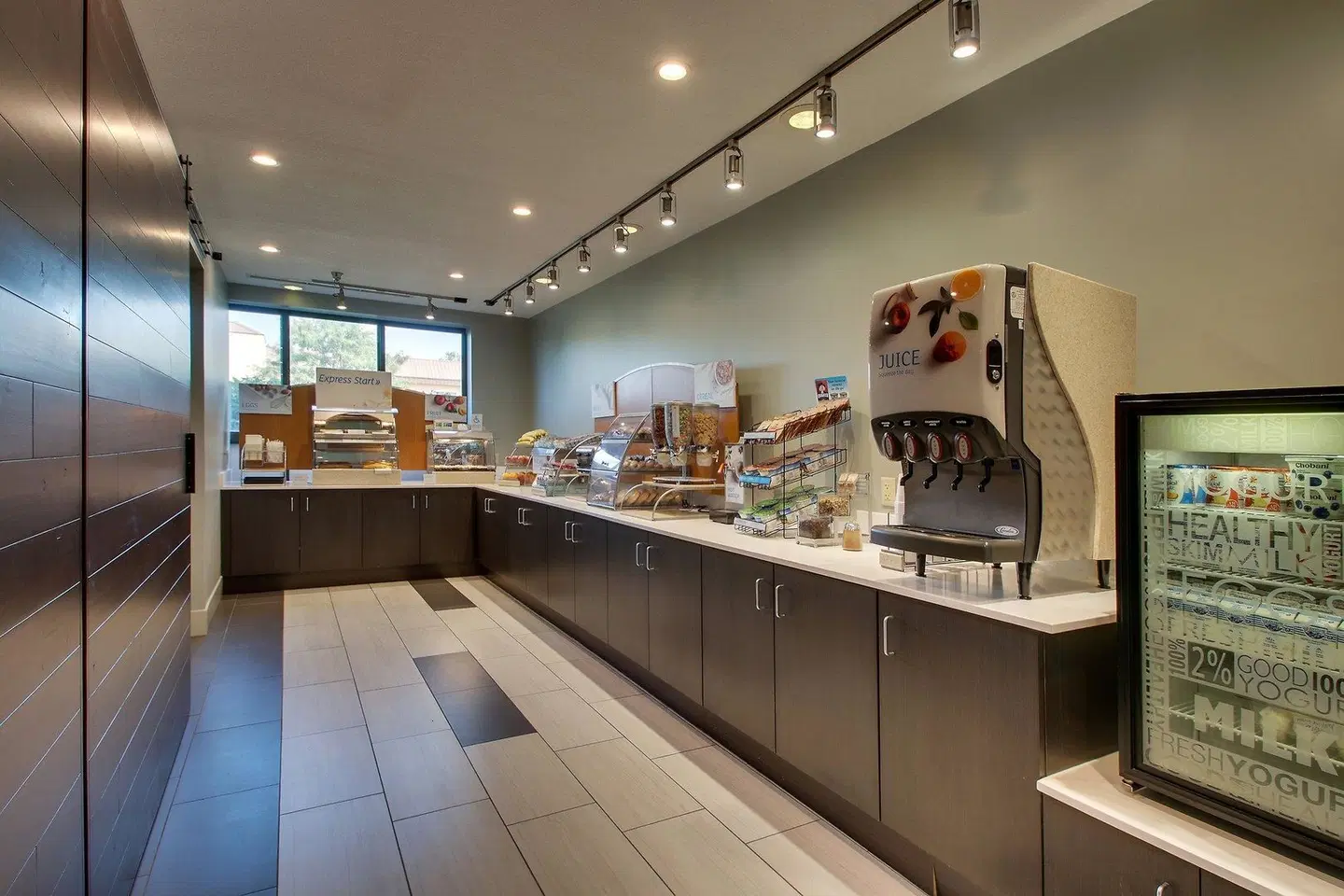 Holiday Inn Express & Suites Morris by IHG Bar