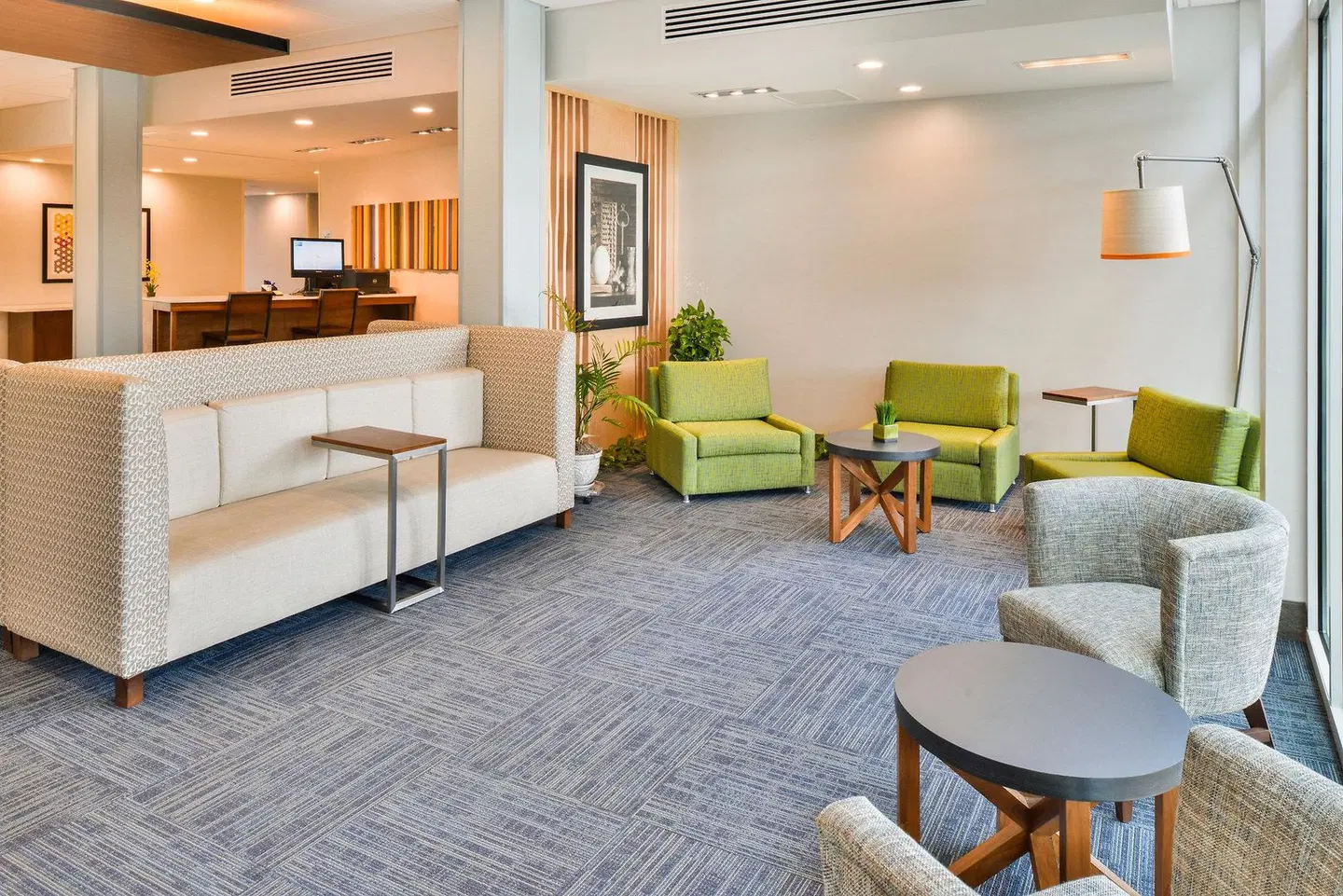Holiday Inn Express & Suites Salem by IHG LOUNGE_LOBBY