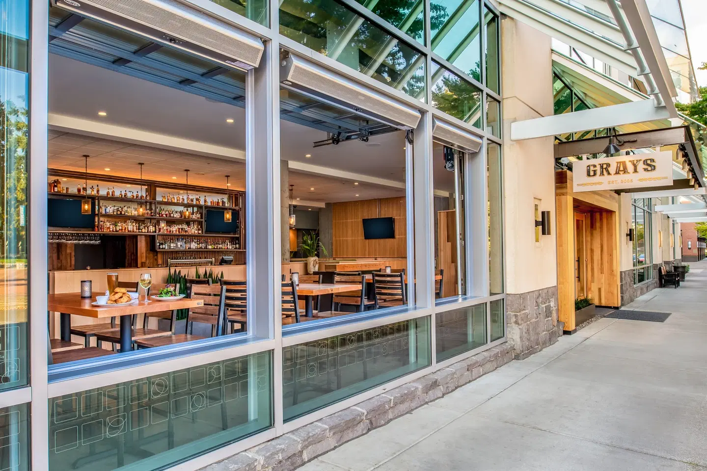 Hilton Vancouver Washington Bar