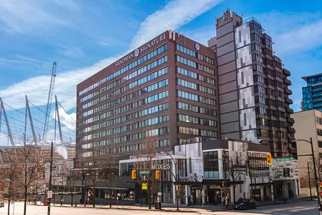 Sandman Signature Vancouver Downtown Hotel EXTERIOR