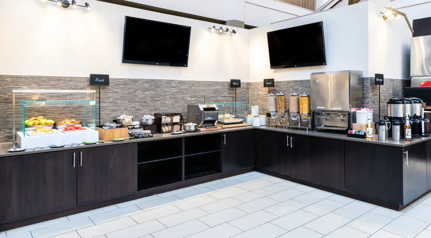 Embassy Suites by Hilton Chicago North Shore Deerfield ROOM_EXAMPLE