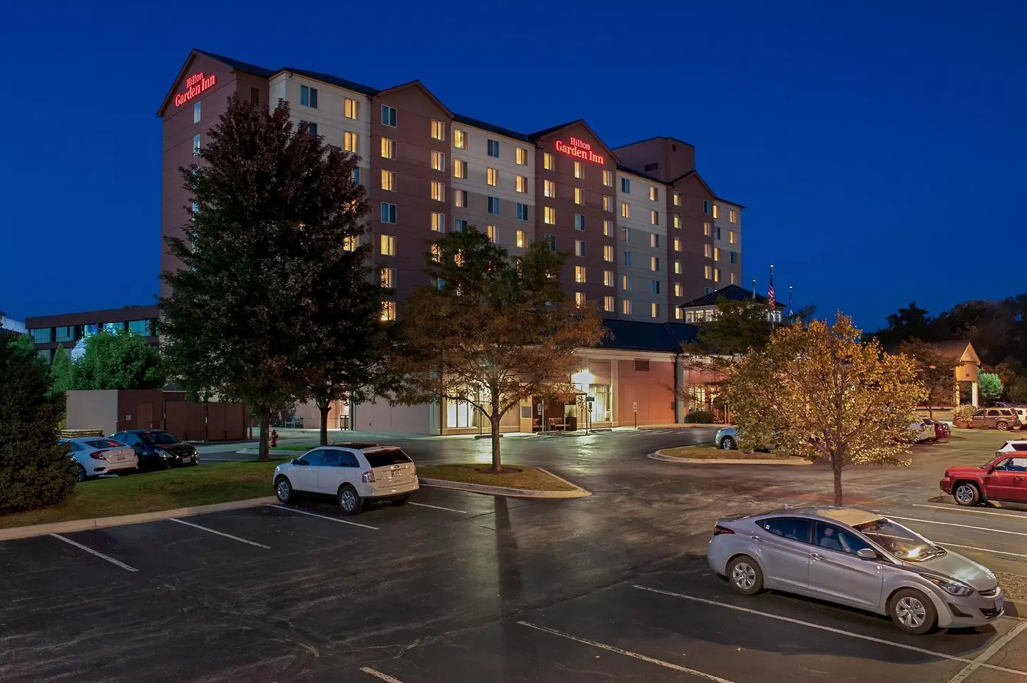 Hilton Garden Inn Chicago O'Hare Airport EXTERIOR