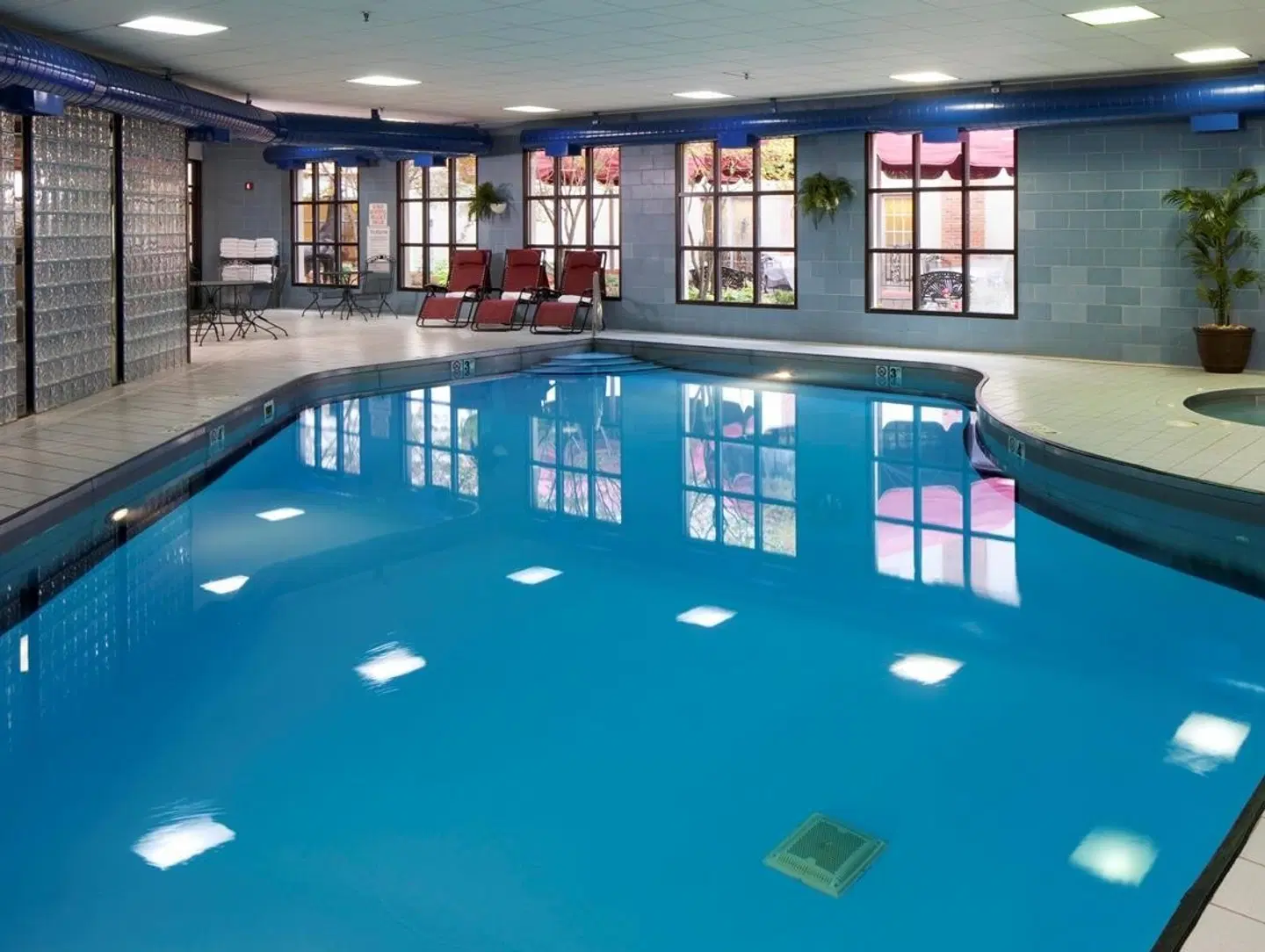 DoubleTree by Hilton Bloomington Hallenbad