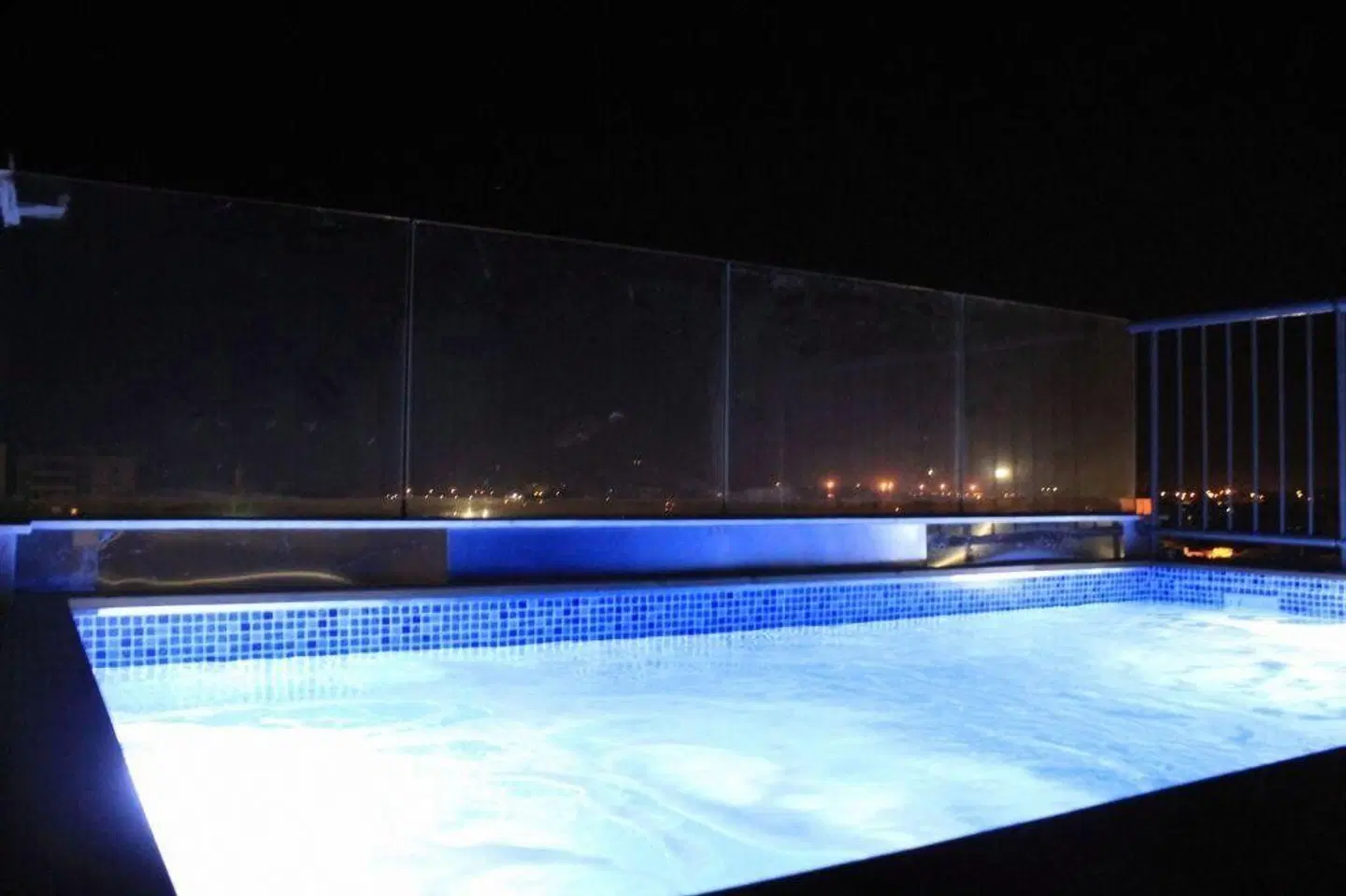 Qbic City Hotel OUTDOOR_POOL