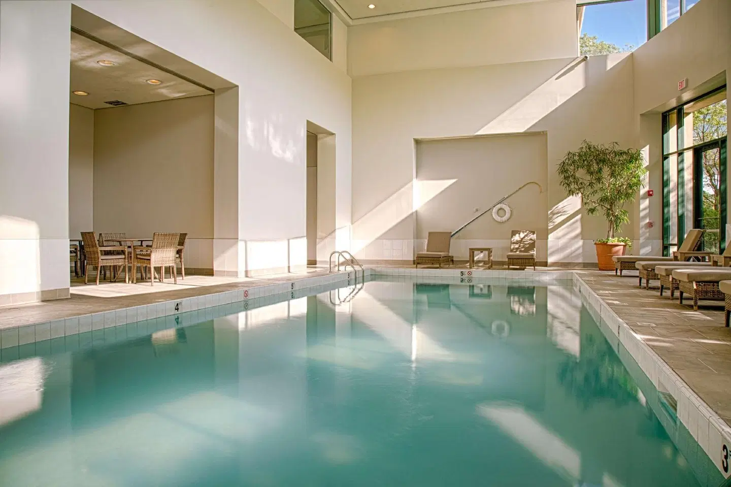 Embassy Suites by Hilton Chicago O'Hare Rosemont Hallenbad