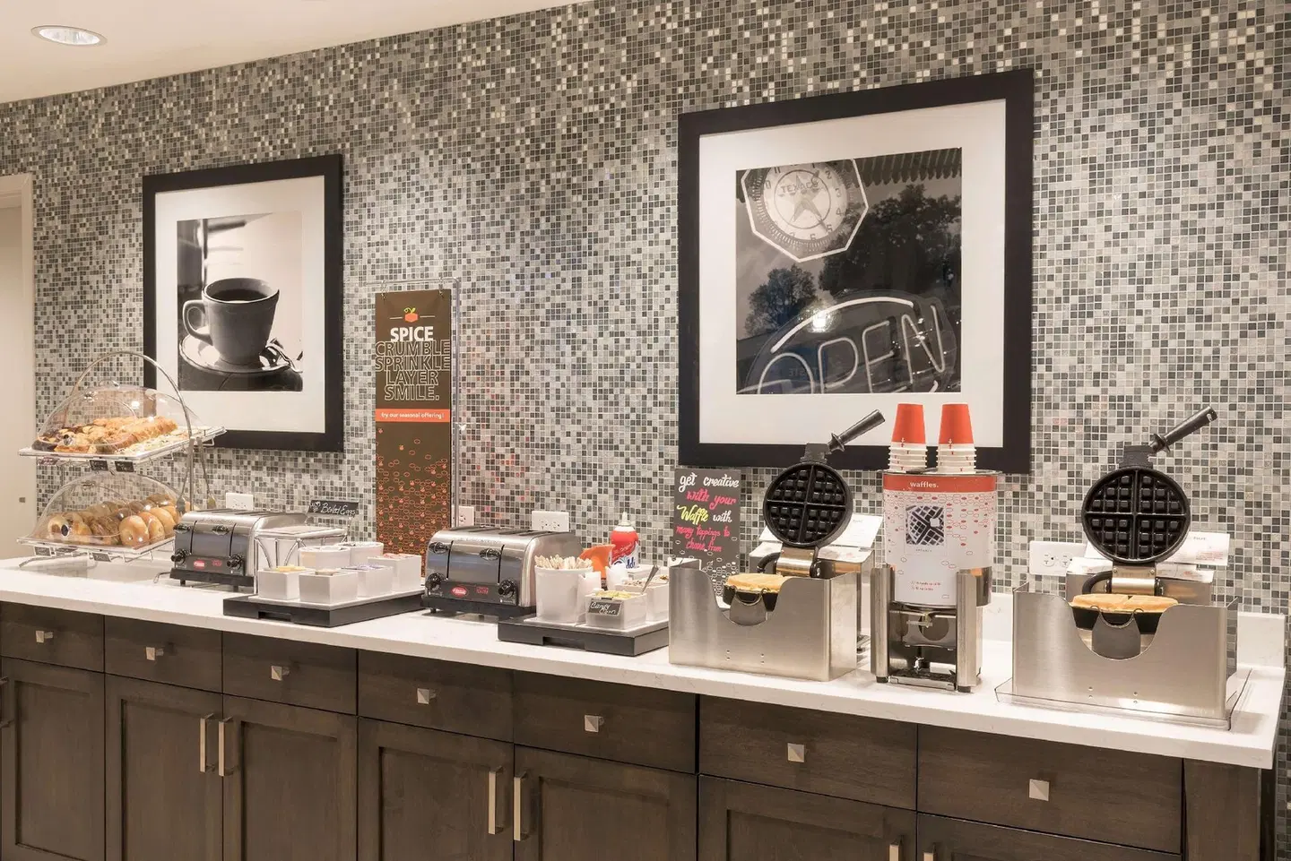Hampton Inn & Suites Chicago Schaumburg ROOM_EXAMPLE