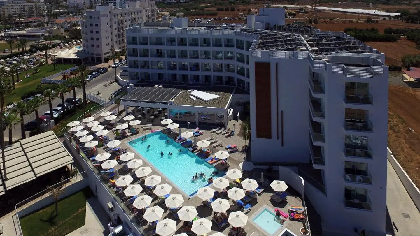 Evalena Beach Hotel Apts OUTDOOR_POOL