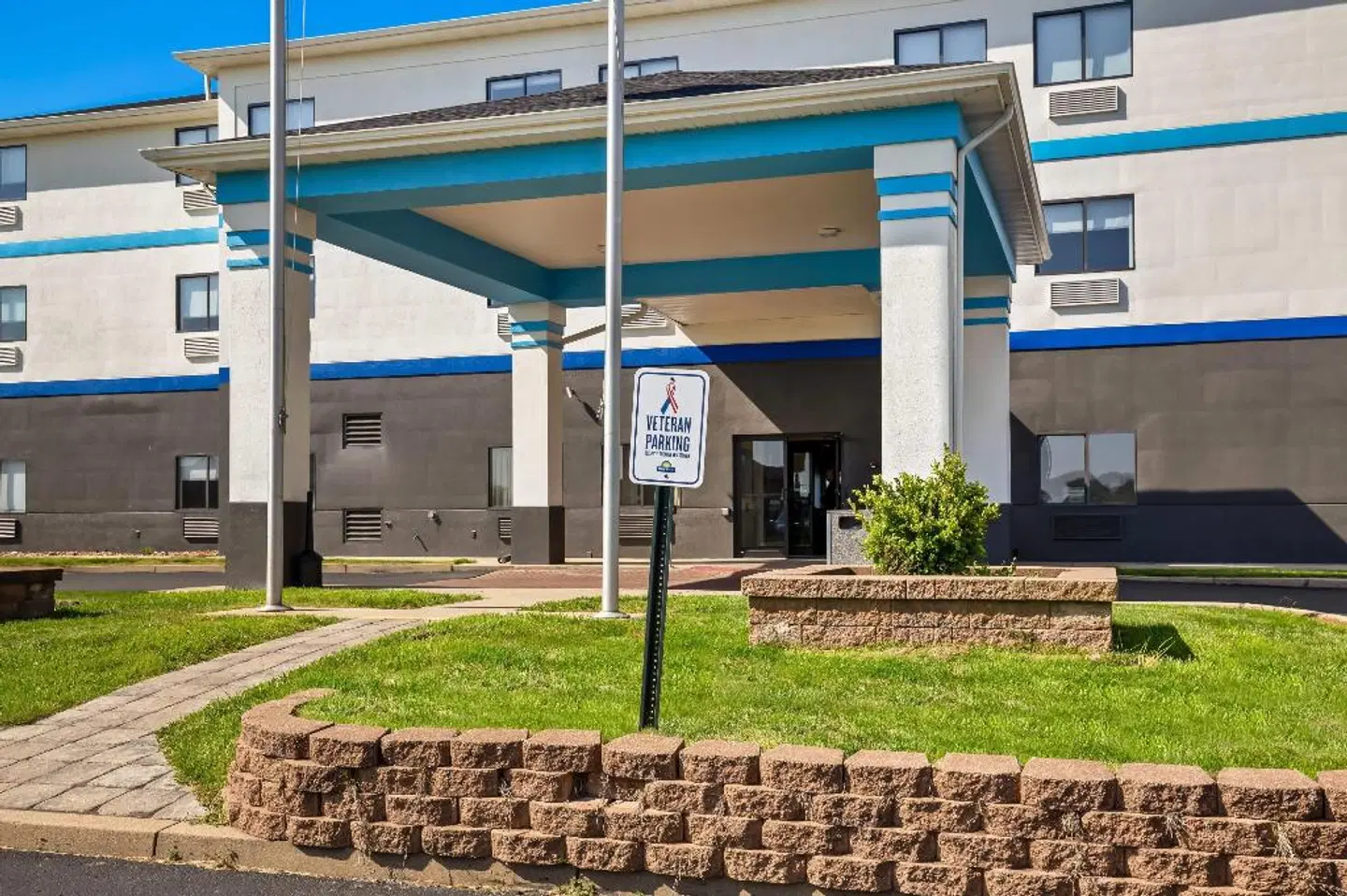 Days Inn by Wyndham Collinsville EXTERIOR