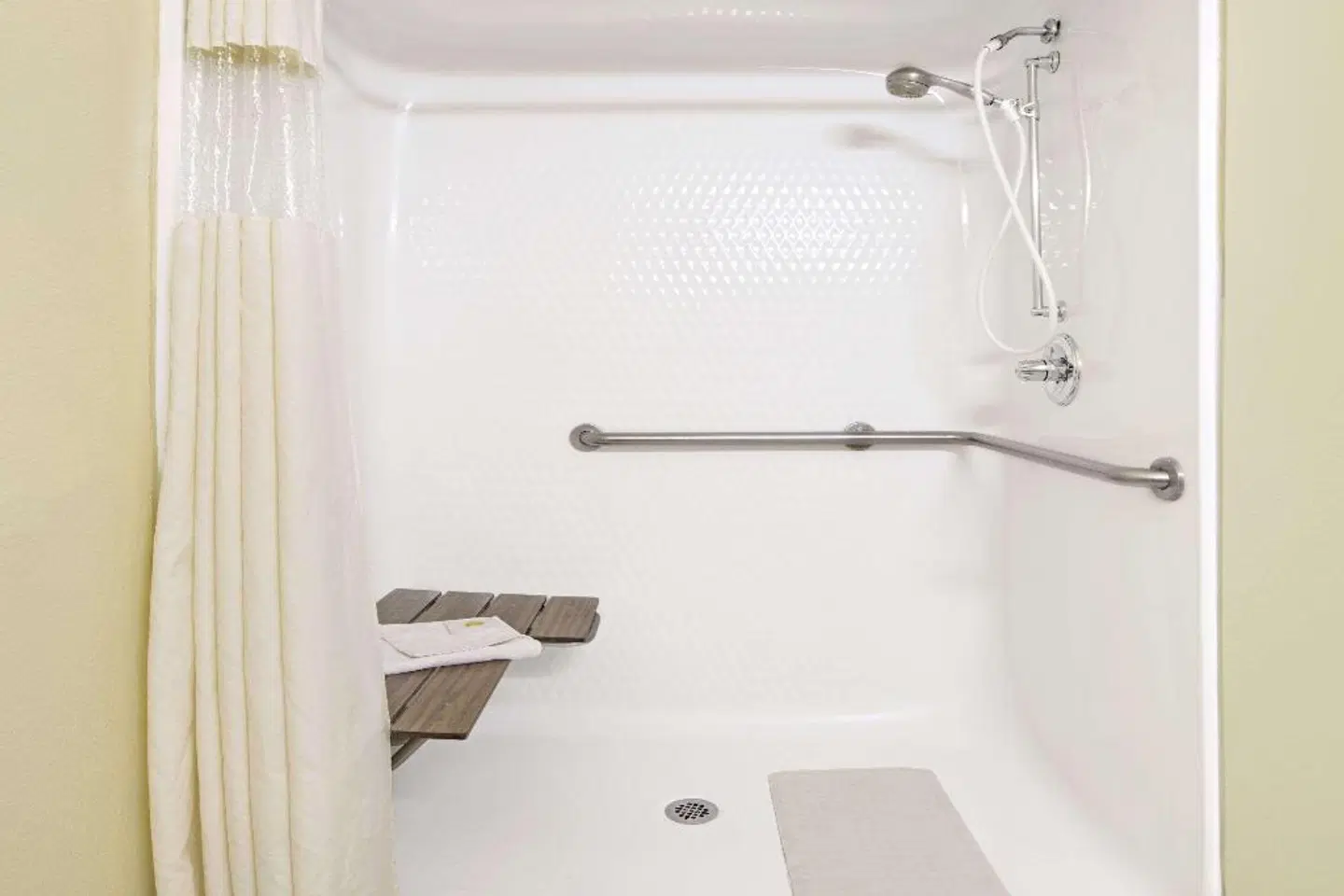 Days Inn by Wyndham Collinsville Badezimmer
