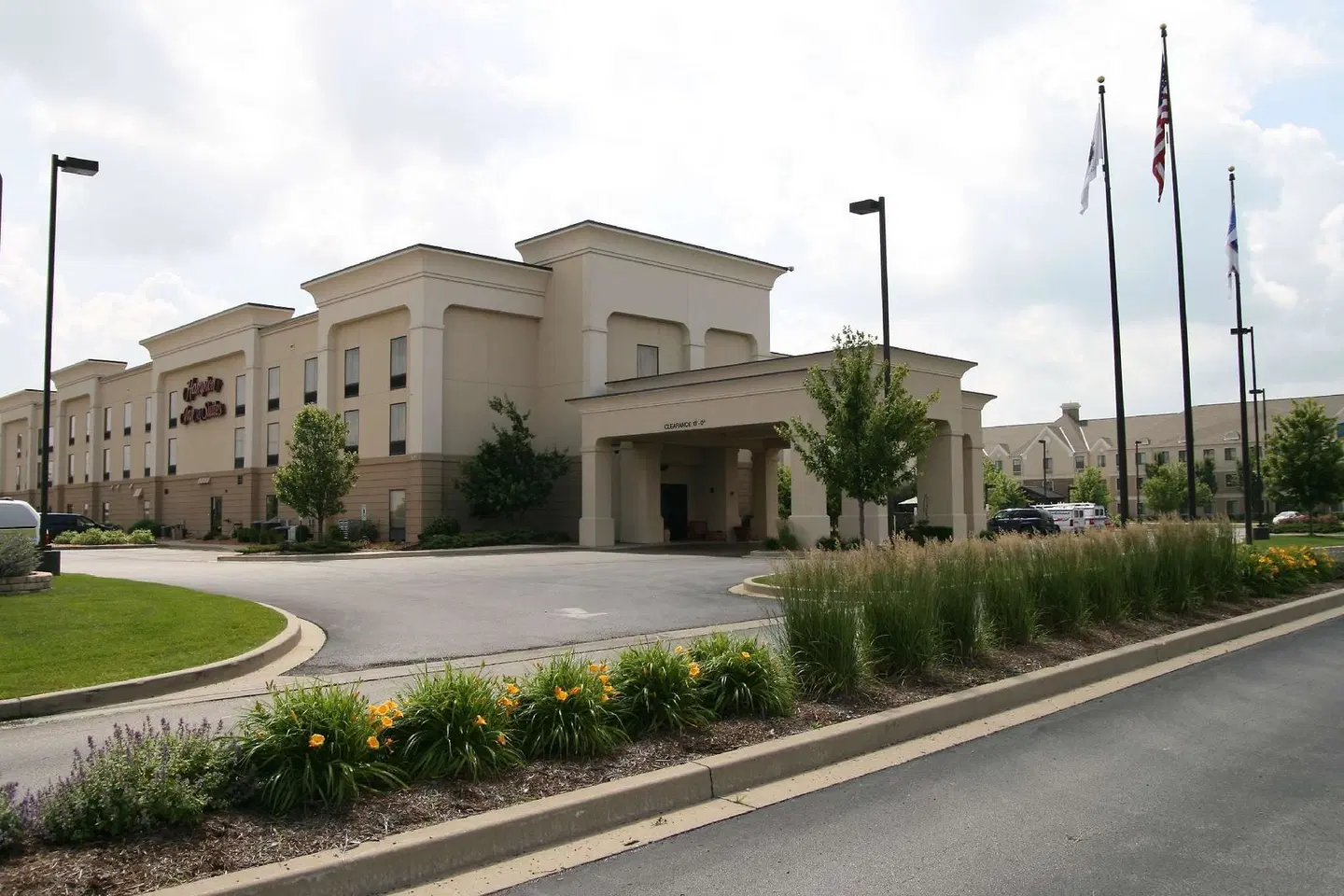 Hampton Inn & Suites Springfield-Southwest EXTERIOR