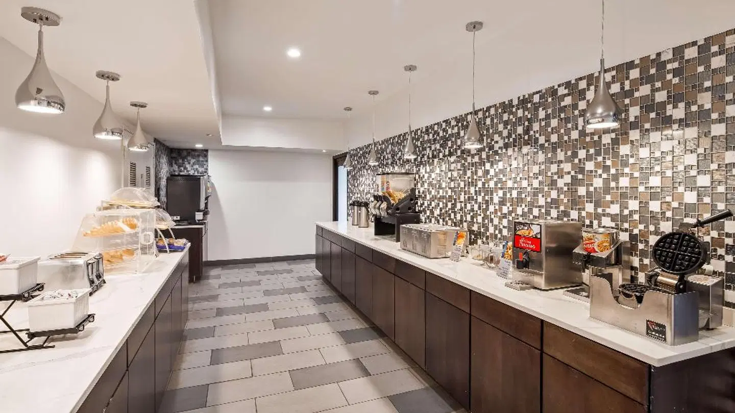 Best Western Inn & Suites - Midway Airport Bar