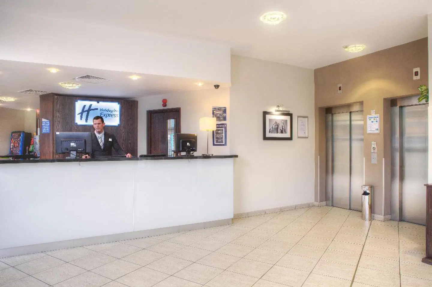 Holiday Inn Express Glasgow - City Center Theatreland by IHG LOUNGE_LOBBY