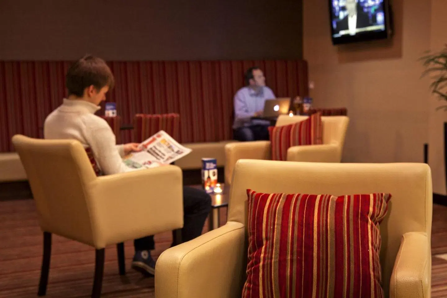 Holiday Inn Express Glasgow - City Center Theatreland by IHG Bar