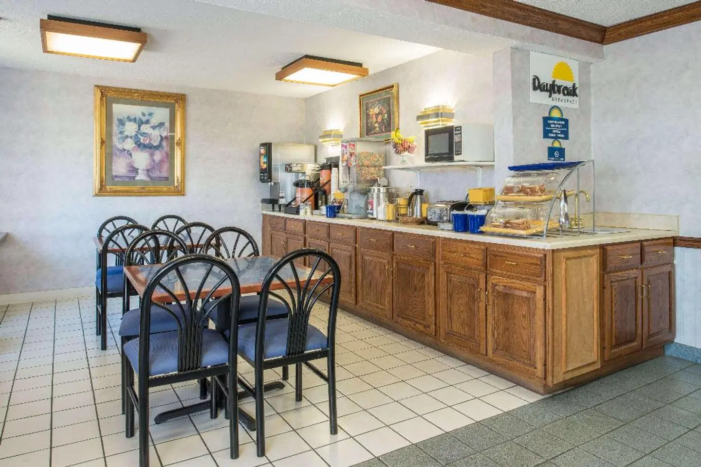 Days Inn by Wyndham Pontoon Beach Bar
