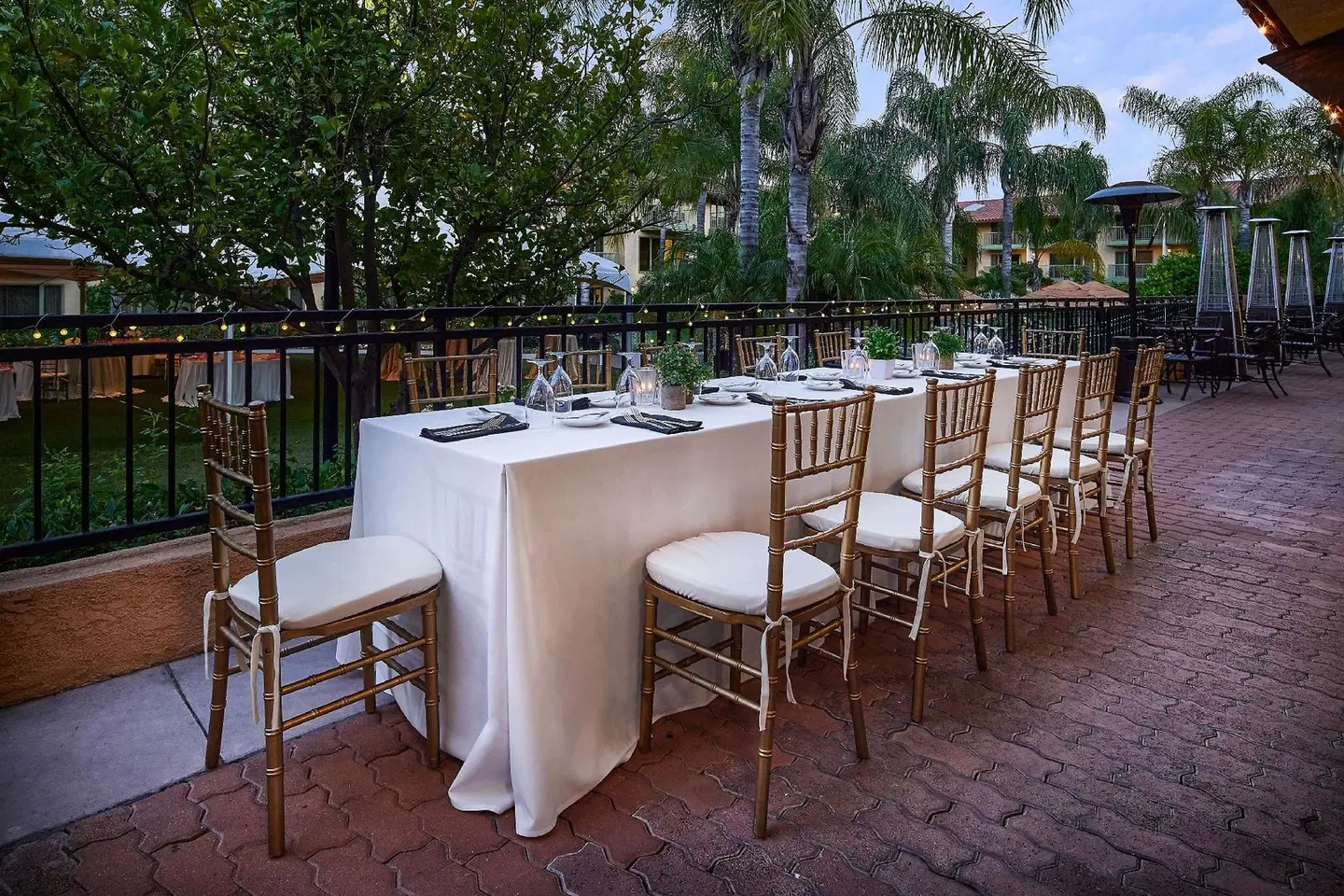 DoubleTree by Hilton Ontario Airport Terrasse