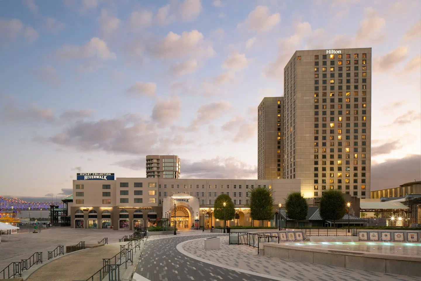 Hilton New Orleans Riverside EXTERIOR