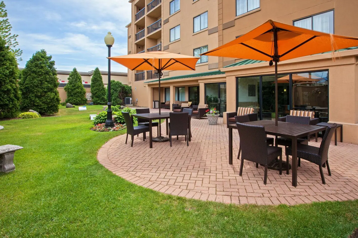 Courtyard by Marriott Chicago Midway Airport EXTERIOR