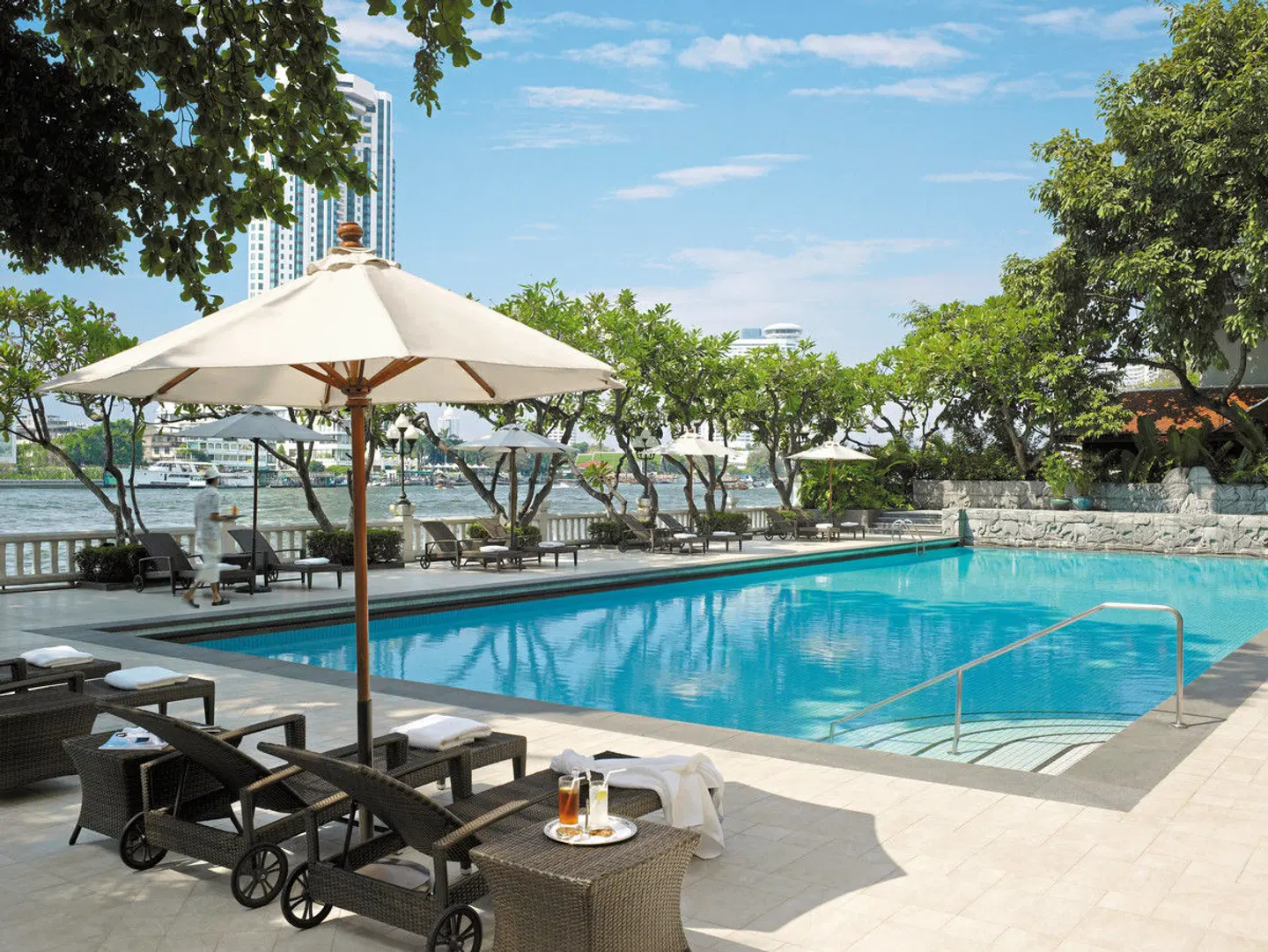 Shangri-La Hotel Bangkok OUTDOOR_POOL