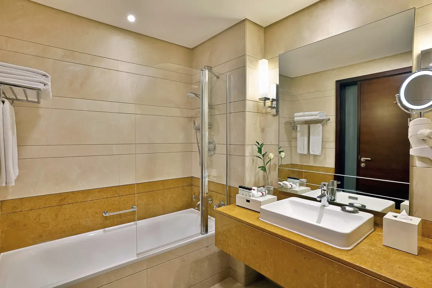 Grand Millennium Hotel Dubai Badezimmer