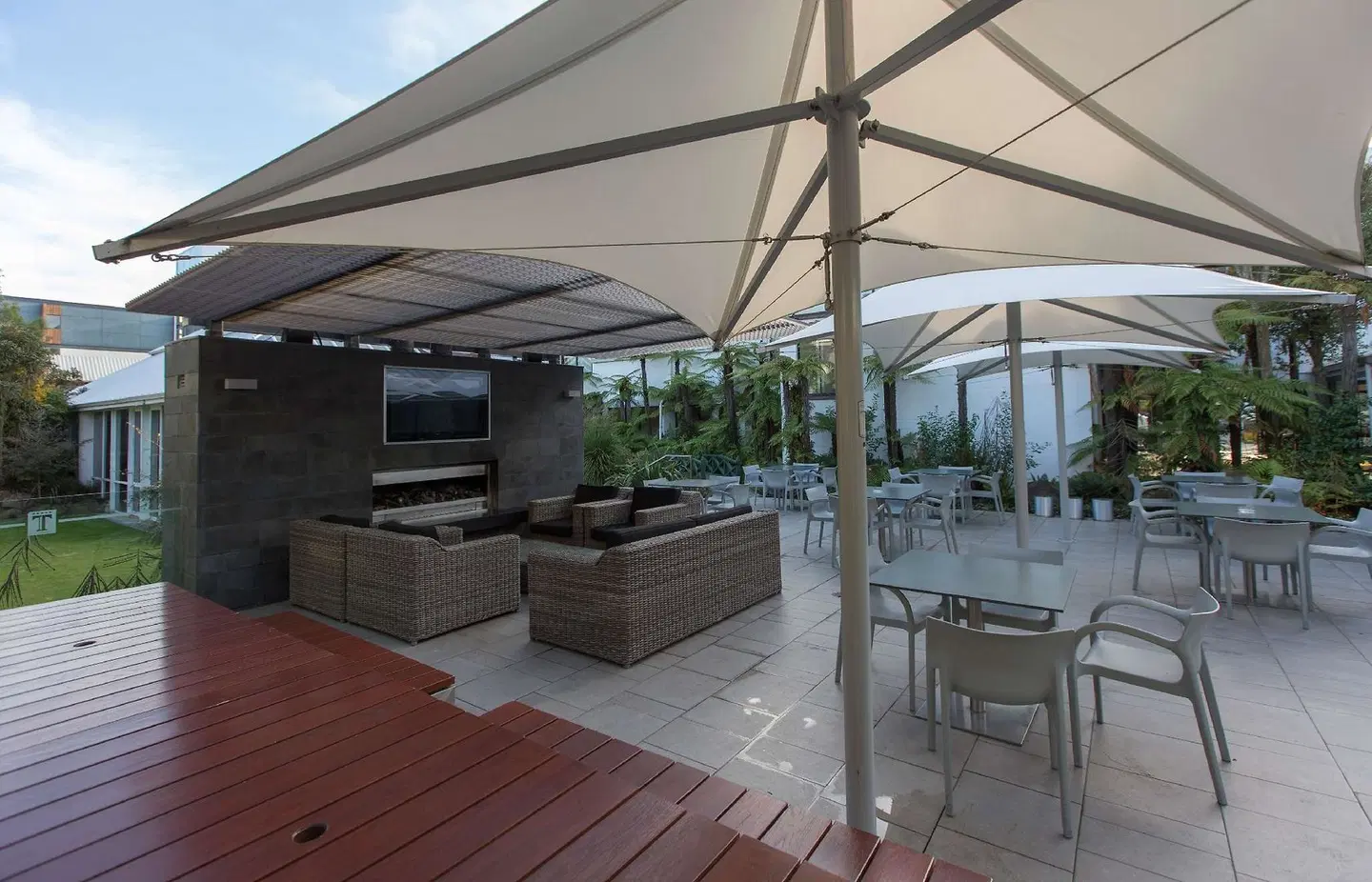 Commodore Airport Hotel Christchurch Terrasse