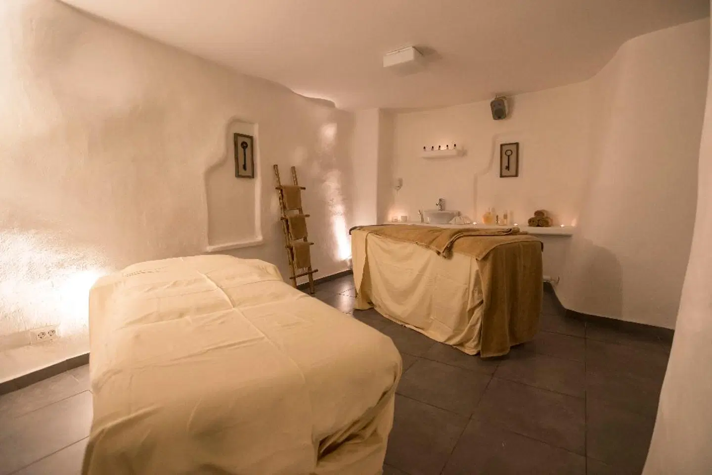 Santorini Secret Suites & Spa ROOM_EXAMPLE