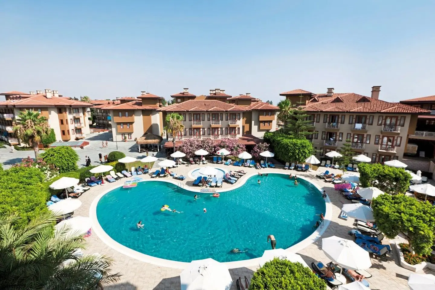 Club Grand Side OUTDOOR_POOL