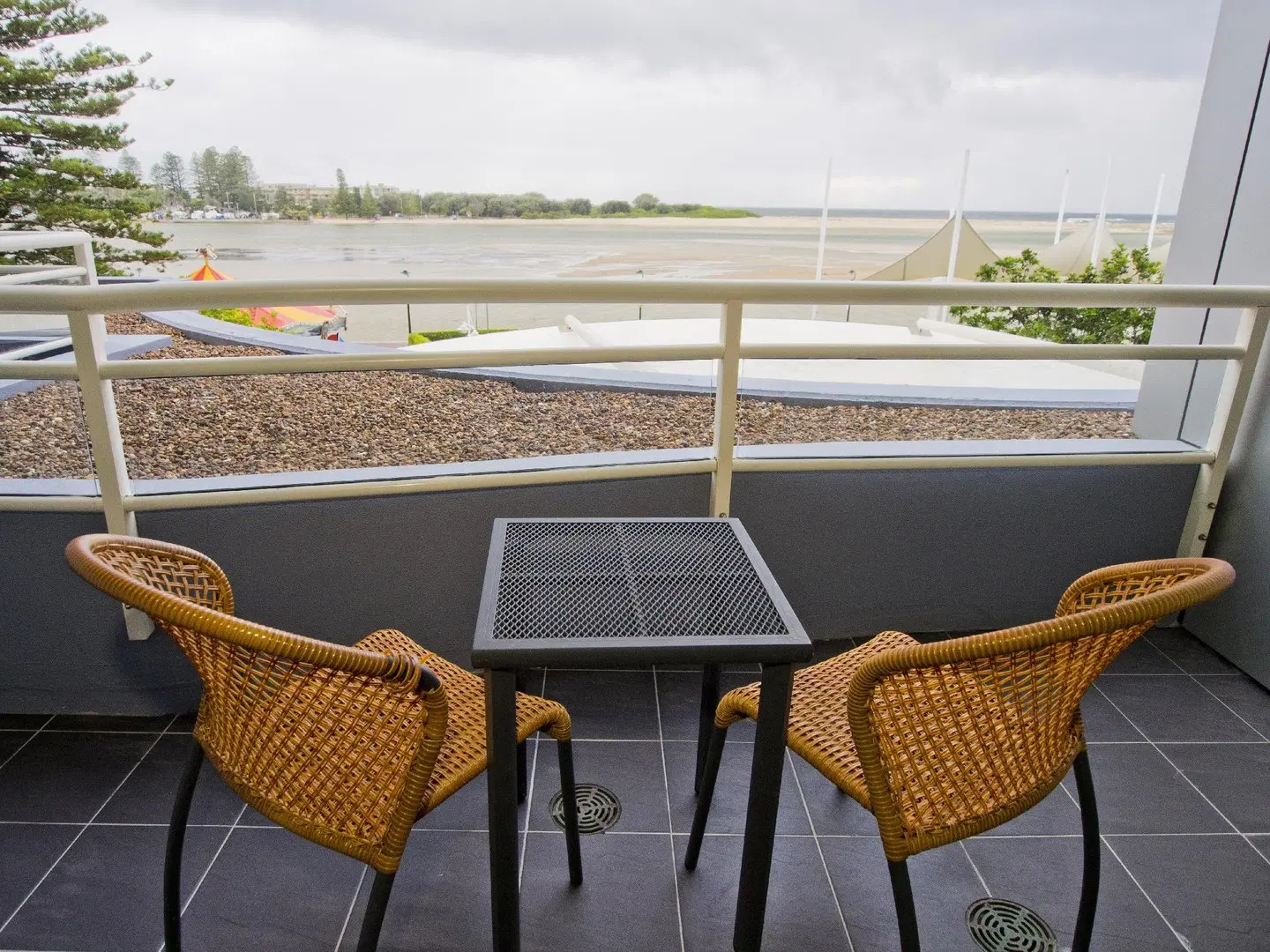 Oaks The Entrance Waterfront Suites Terrasse