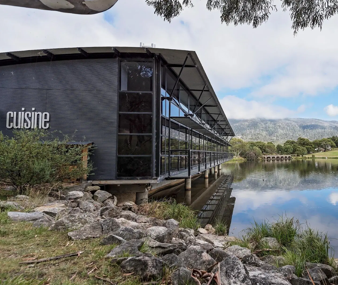 Novotel Lake Crackenback Resort and Spa EXTERIOR