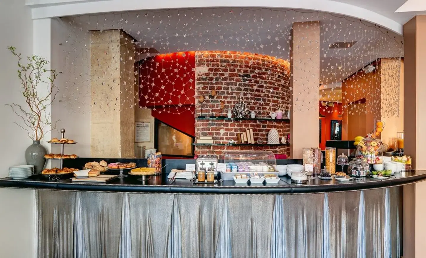 Le 123 Elysees Bar
