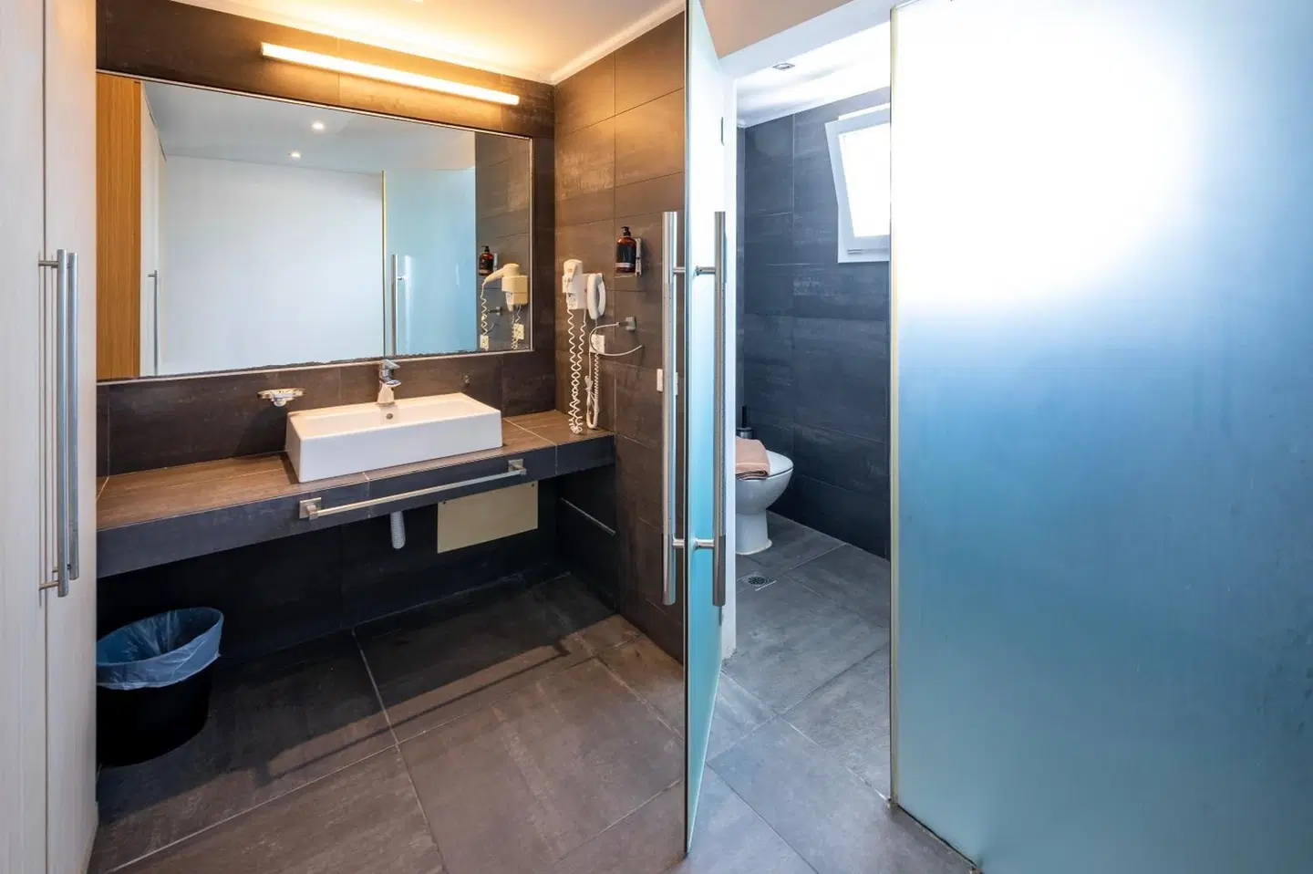 Smy Hotel Orizontes Santorini Badezimmer