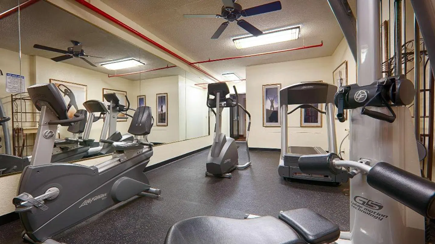 Best Western PLUS Universal Inn SPORTS_AND_LEISURE