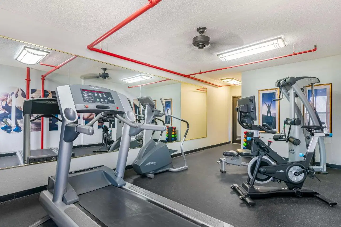 Best Western PLUS Universal Inn SPORTS_AND_LEISURE