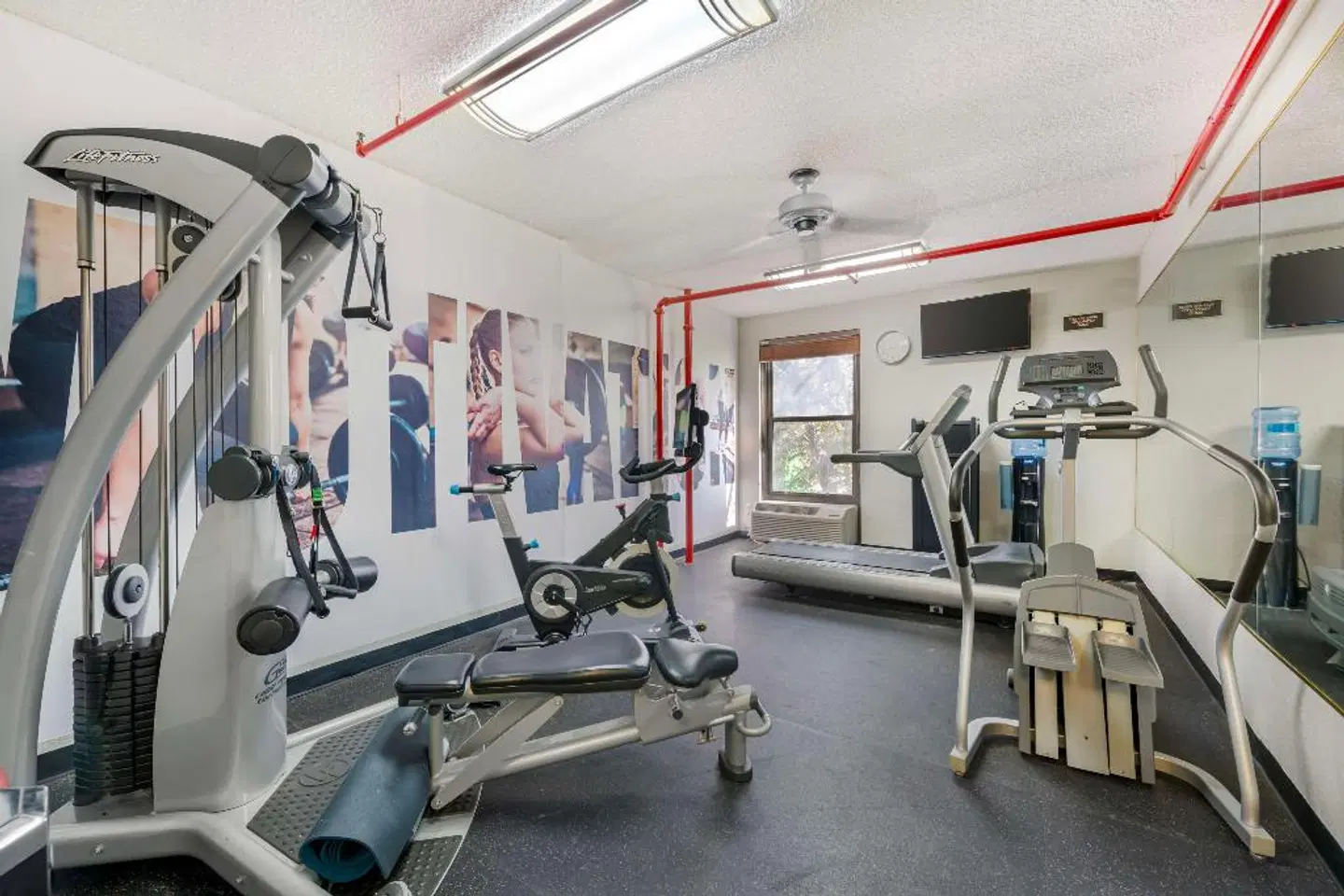 Best Western PLUS Universal Inn SPORTS_AND_LEISURE