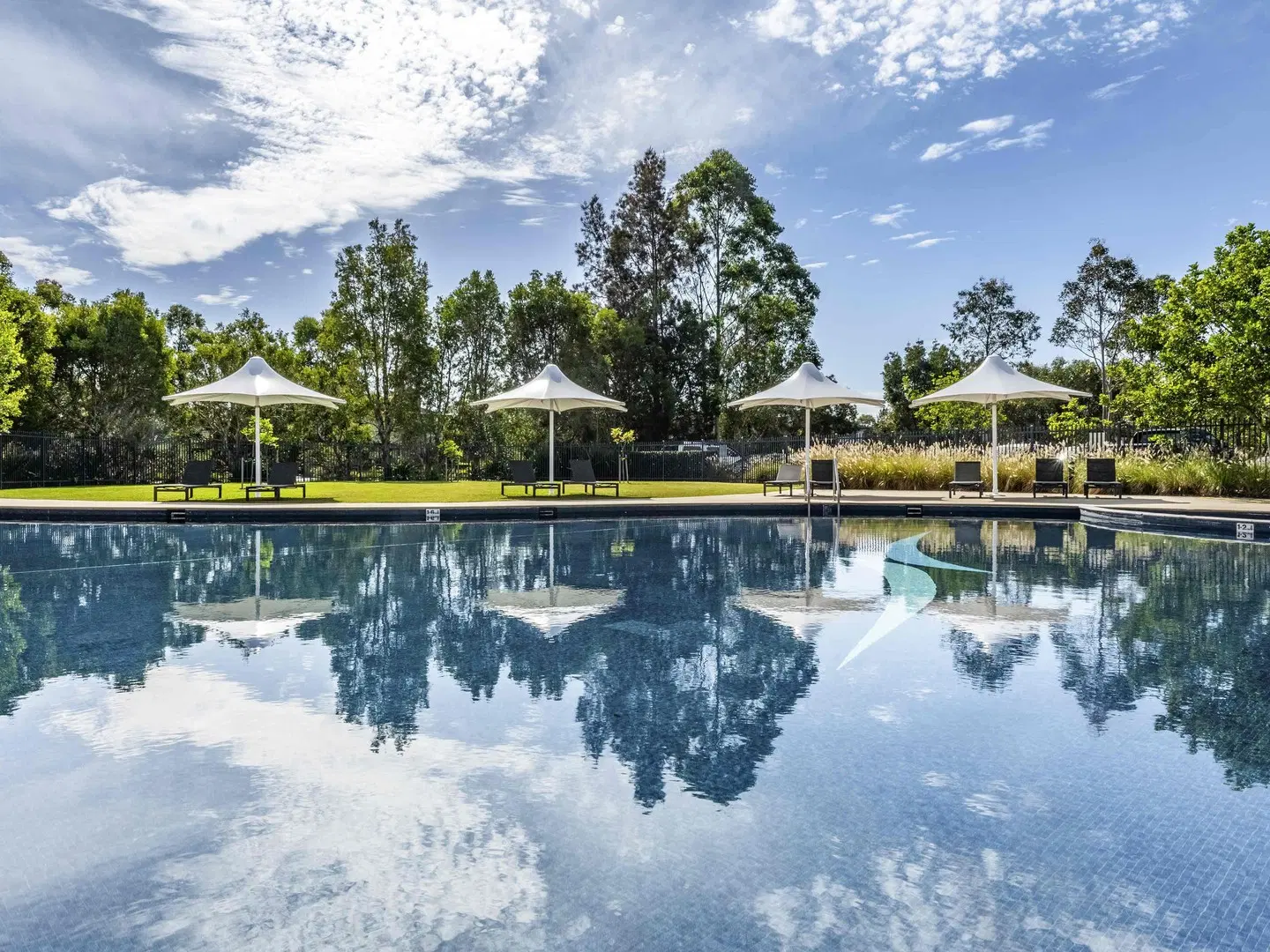 Mercure Kooindah Waters Central Coast OUTDOOR_POOL
