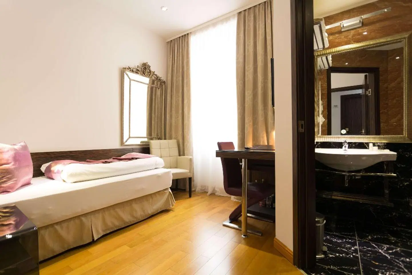 Best Western Plus Hotel Arcadia ROOM_EXAMPLE