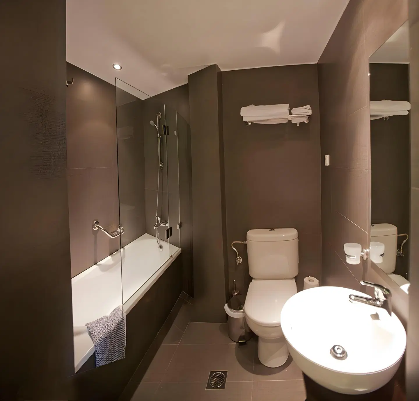 Athens Center Square Badezimmer