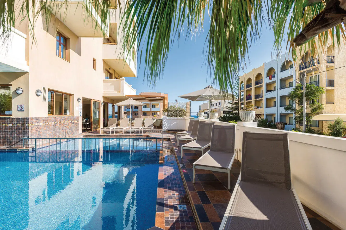 Theartemis Palace OUTDOOR_POOL