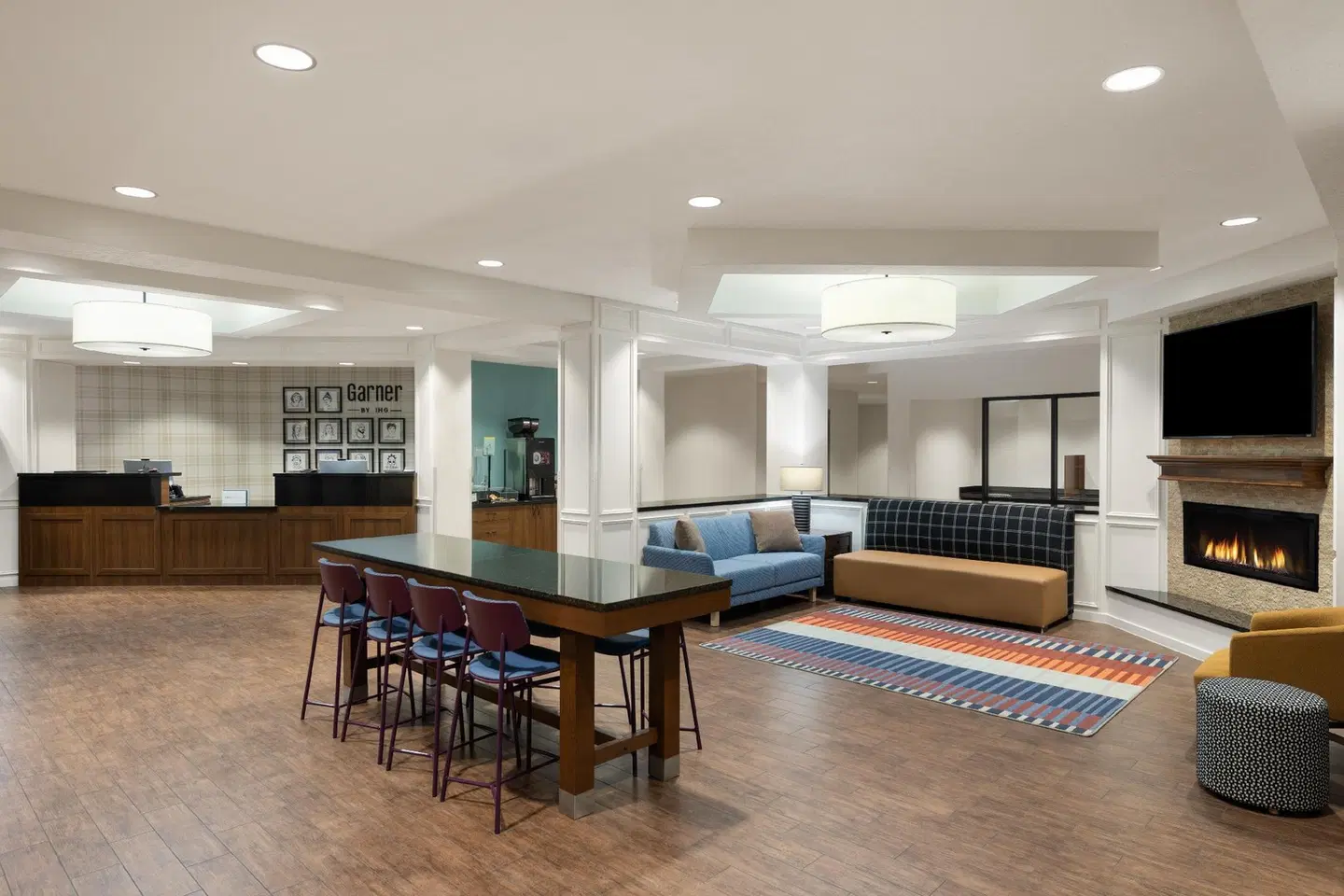 Garner Hotel Lake Powell Area By Ihg Bar