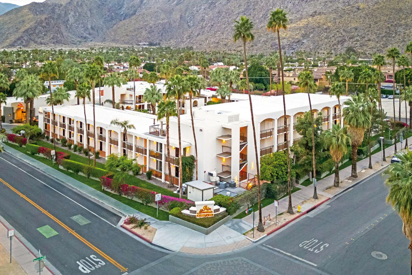 Palm Mountain Resort & Spa EXTERIOR