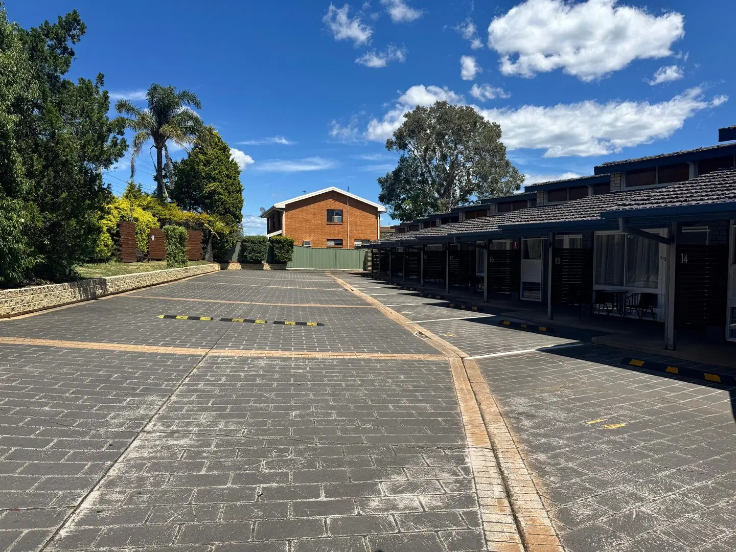 Jetty Motel EXTERIOR