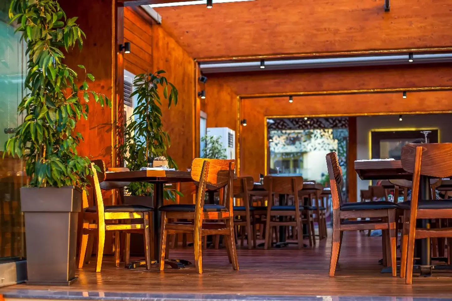 Sunny Days Hotel & Resort Bar