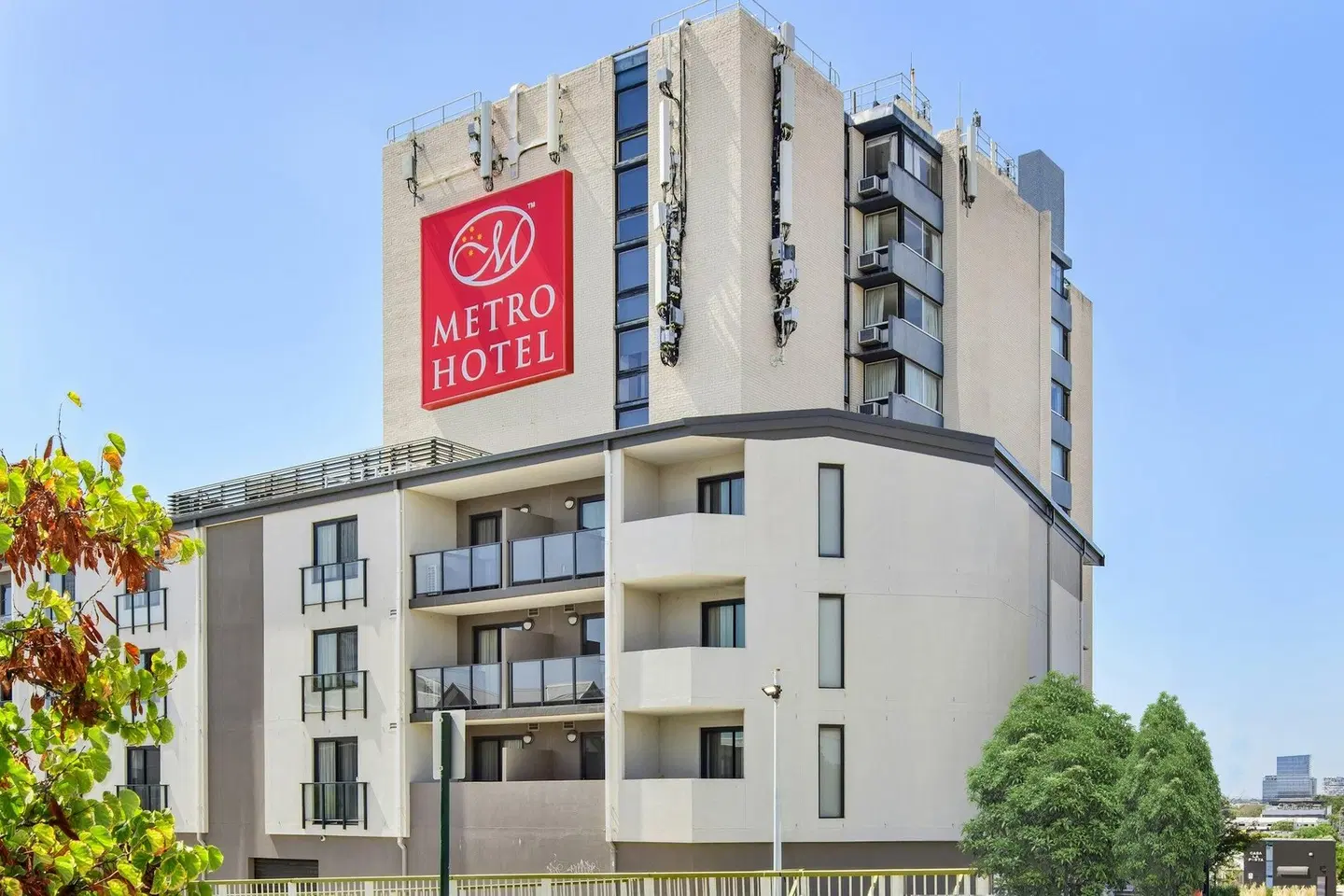 Metro Hotel Perth EXTERIOR